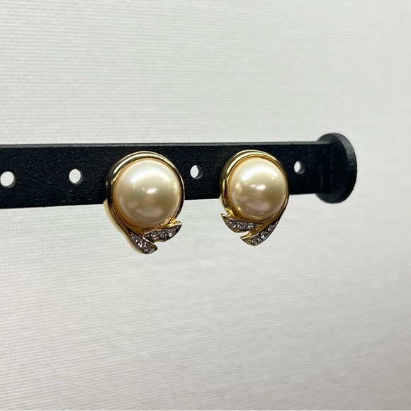 Vintage Gold Tone Faux Domed Pearl Stud Earrings - Picture 8 of 9
